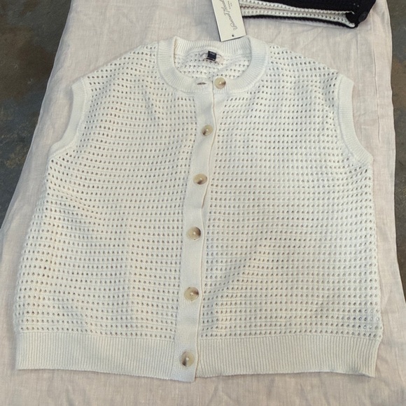 Sweater Vest - Cream M - Picture 2 of 3
